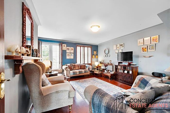 3 Bedroom Town House To Rent In Cumberland Close, Wimbledon, SW20