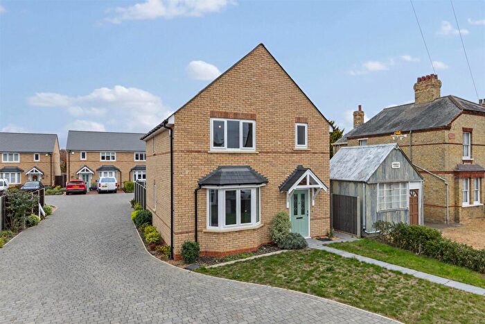 3 Bedroom Detached House For Sale In Elizabethan Close, Sandy, SG19