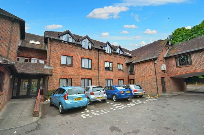 1 Bedroom Apartment To Rent In Abbey Street, Farnham, GU9