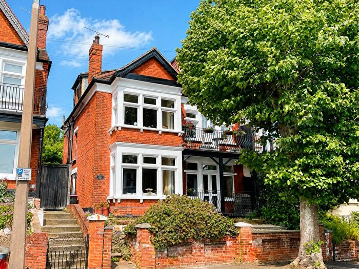 5 Bedroom Semi-Detached House For Sale In Canewdon Road, Westcliff-on-Sea, SS0