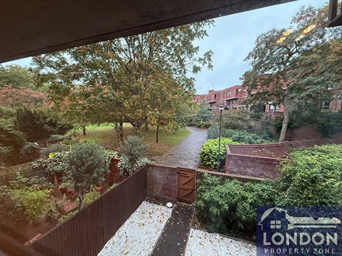 3 Bedroom Flat To Rent In More Close, West Kensington, London, W14