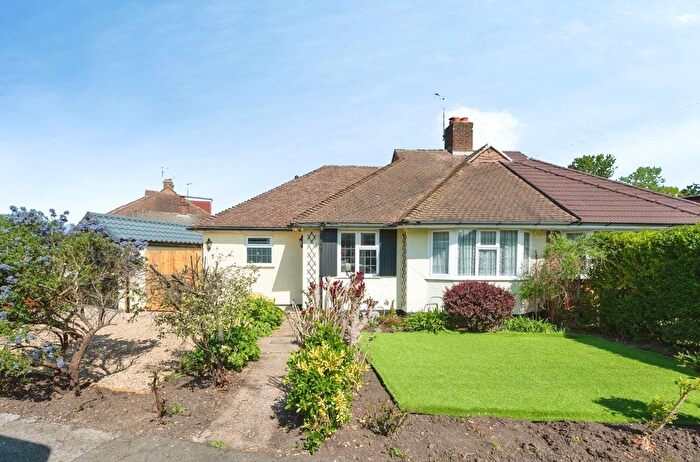 2 Bedroom Bungalow For Sale In Parkdale Crescent, Worcester Park, Surrey, KT4