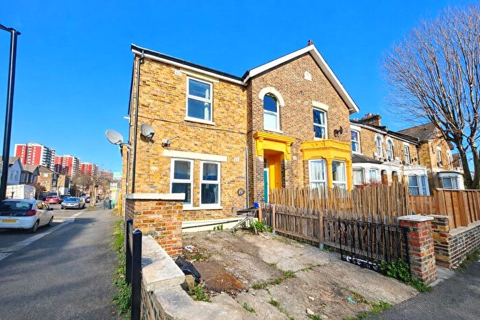 2 Bedroom Flat For Sale In George Lane, London, SE13