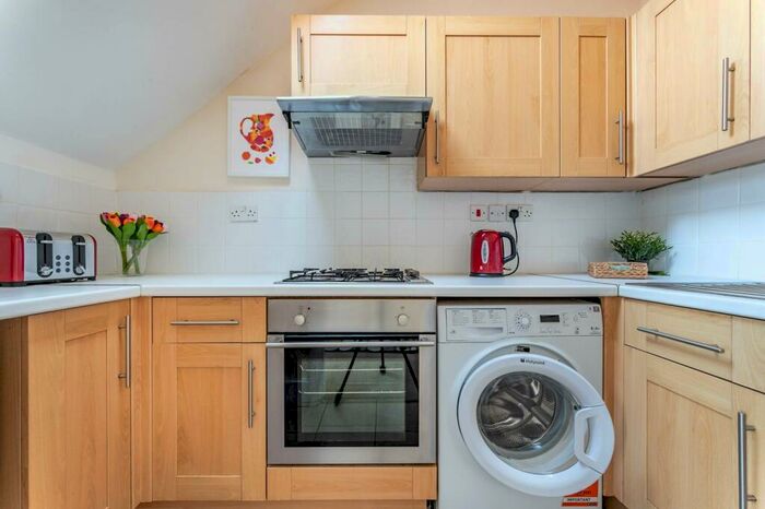 2 Bedroom Flat To Rent In Croydon Road, Anerley, London, SE20