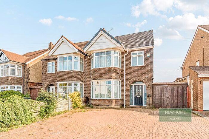 3 Bedroom Semi Detached House For Sale In Ashcroft Road, Luton, LU2