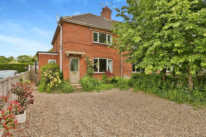 3 Bedroom Semi-Detached House For Sale In The Green, South Creake, Fakenham, NR21