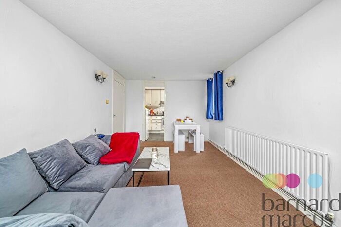 2 Bedroom Apartment To Rent In Linksway, London, NW4
