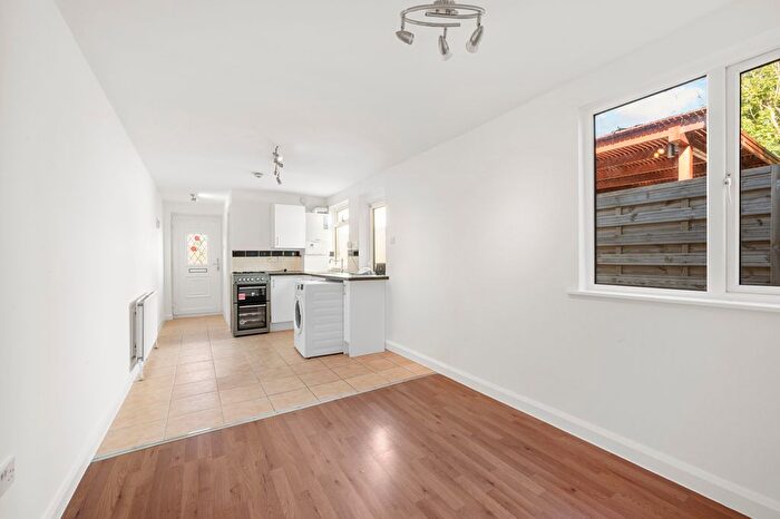 1 Bedroom Flat To Rent In Beverley Way, London, SW20