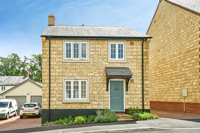3 Bedroom Detached House For Sale In Stoke Meadow, Calne, SN11