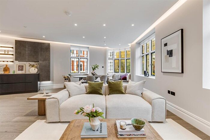 4 Bedroom Flat To Rent In St. Johns Wood High Street, London, NW8