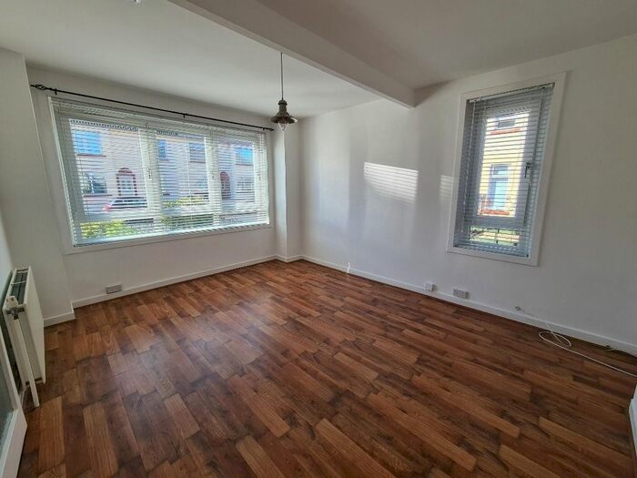 2 Bedroom Flat To Rent In Kelvin Street, Largs, North Ayrshire KA309Bd KA30