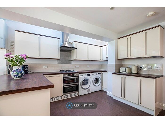6 Bedroom Terraced House To Rent In Harberson Road, London, SW12