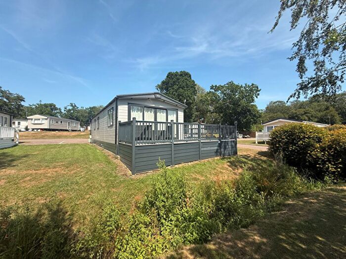 3 Bedroom Mobile/park Home For Sale In Carlton Meres Holiday Park, Carlton, Saxmundham, IP17