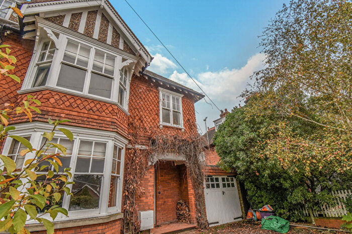 5 Bedroom Semi Detached House To Rent In Furze Platt Road, SL6