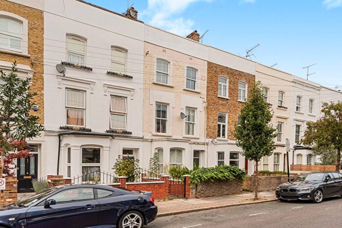 2 Bedroom Flat For Sale In Caedmon Road, Islington, N7