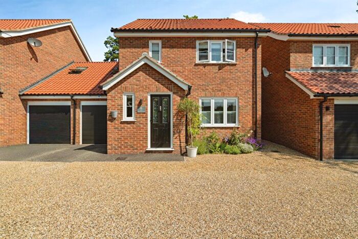 4 Bedroom Link Detached House For Sale In Flowerpot Lane, Long Stratton, Norwich, NR15