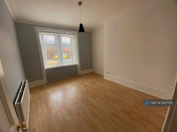 2 Bedroom Flat To Rent In Dalry Road, Kilwinning, KA13