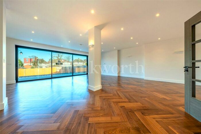 5 Bedroom Semi-Detached House To Rent In Gresham Gardens, London, NW11