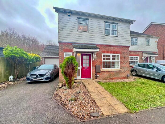 3 Bedroom Detached House To Rent In Great Fishers, Ashford, TN23