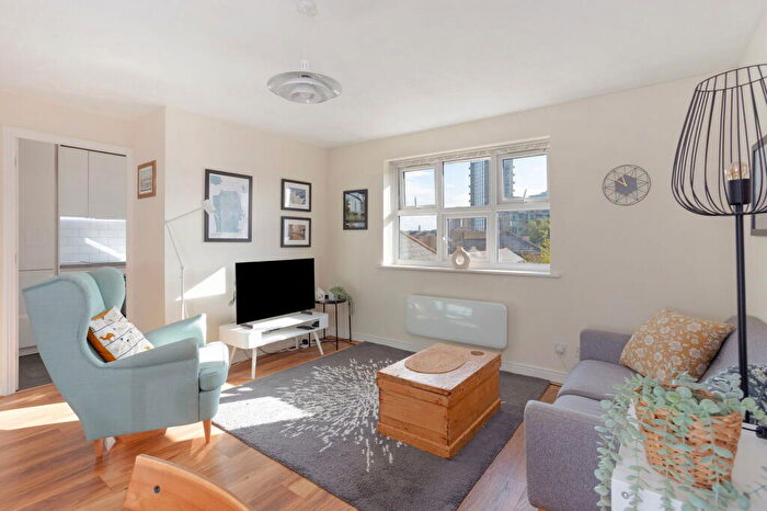 2 Bedroom Flat To Rent In Basevi Way, London, SE8