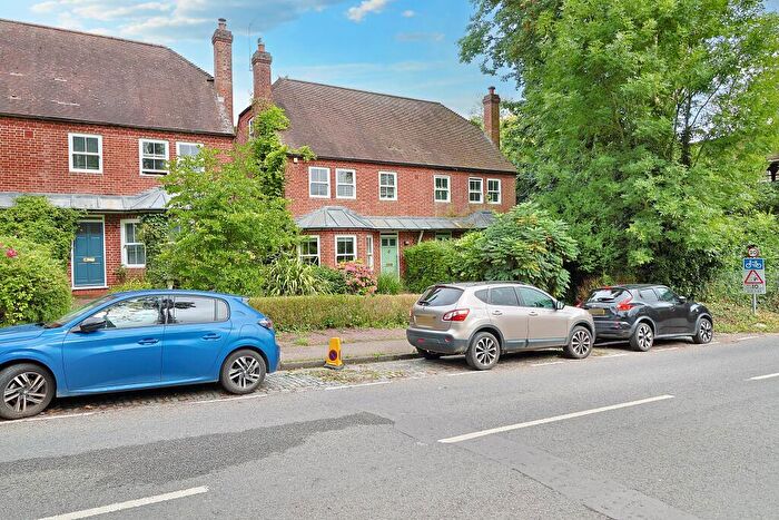 3 Bedroom Semi-Detached House For Sale In Bridge Cottages, Shawford, Winchester, SO21