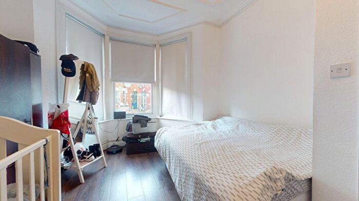 2 Bedroom Flat To Rent In Frobisher Road, Harringay, N8