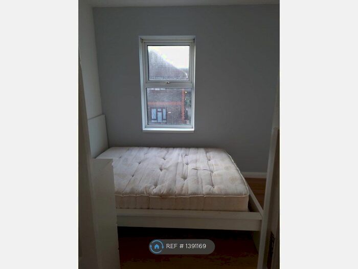 Studio To Rent In Newton Road, London, E15