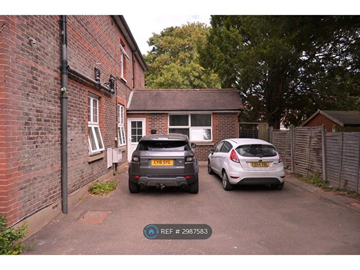 2 Bedroom Flat To Rent In Massetts Road, Horley, RH6