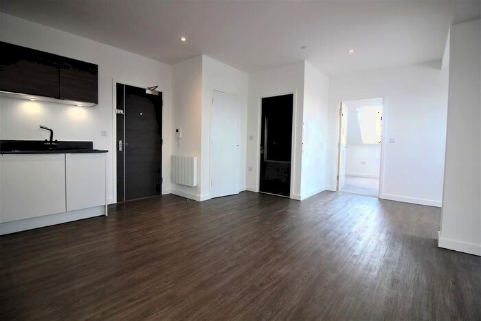 2 Bedroom Flat To Rent In Millennium Way, Bracknell, RG12