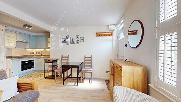 2 Bedroom Flat For Sale In Richmond, TW9