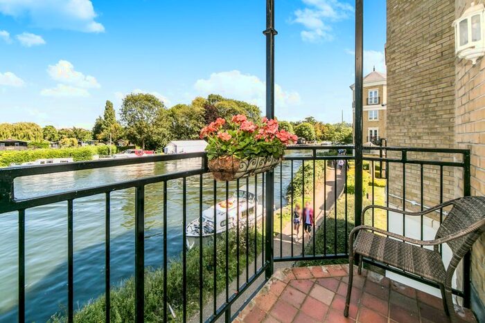 2 Bedroom Apartment To Rent In Regents Riverside, Reading, RG1