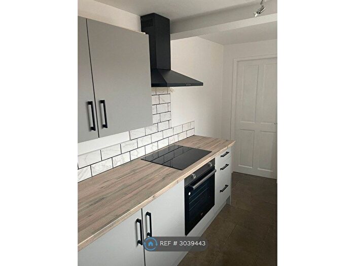 3 Bedroom Flat To Rent In Low Fell, Newcastle Upon Tyne, NE8