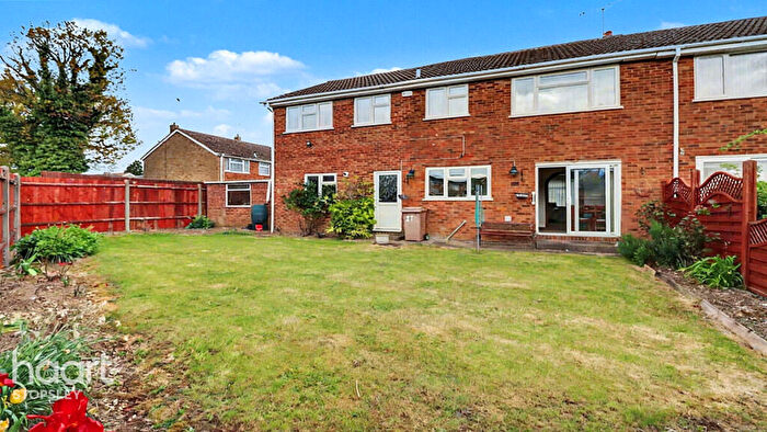 4 Bedroom Semi-Detached House For Sale In Handcross Road, Luton, LU2