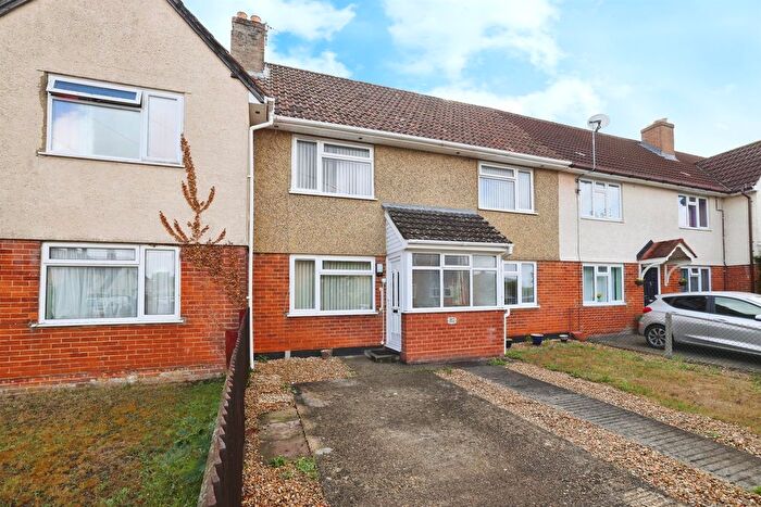 3 Bedroom Terraced House For Sale In Highbury Avenue, Salisbury, SP2