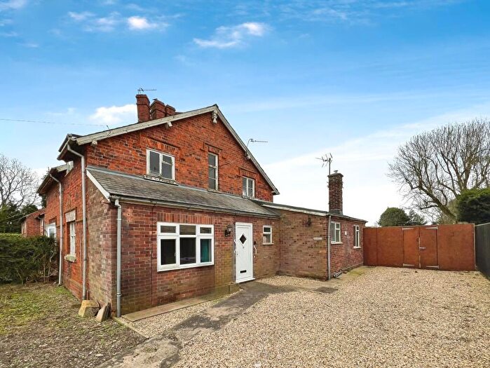 2 Bedroom Semi-Detached House For Sale In High Road, Londonthorpe, Grantham, NG31