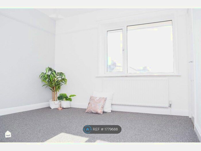 3 Bedroom Semi-Detached House To Rent In Milne Grove, Bircotes, Doncaster, DN11