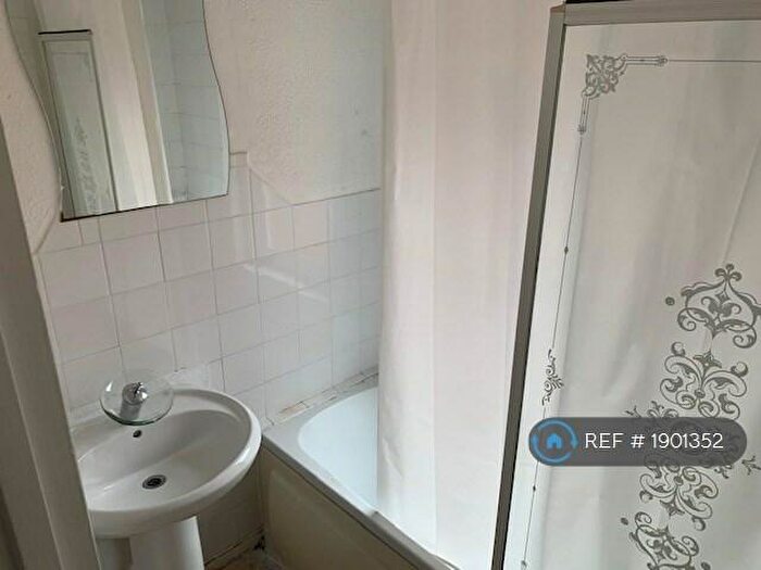 4 Bedroom Terraced House To Rent In Wycliffe Road, Northampton, NN1