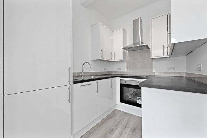 2 Bedroom Flat To Rent In Cricklewood Broadway, London, NW2