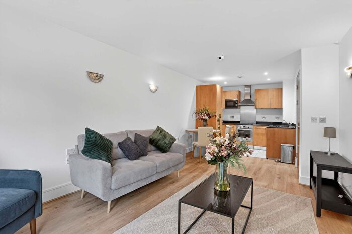 1 Bedroom Flat To Rent In Empire Square West, Borough, London, SE1