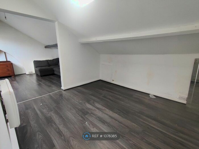 Studio To Rent In Cedar Road, Leicester, LE2