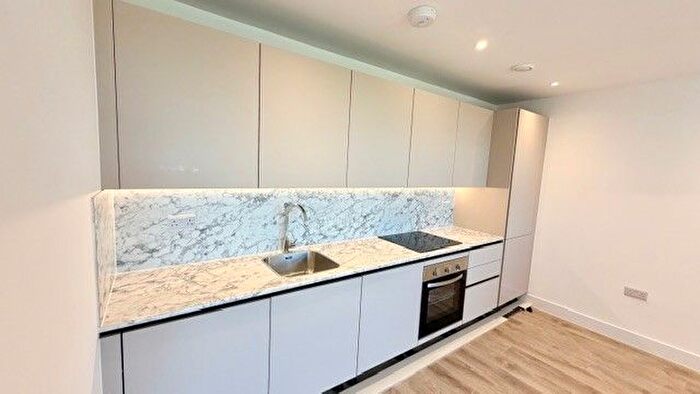1 Bedroom Flat To Rent In Gale Street, Dagenham, RM11