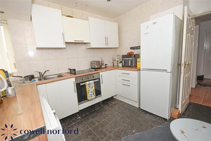 2 Bedroom Bungalow For Sale In Mayfair Drive, Royton, Oldham, Greater Manchester, OL2