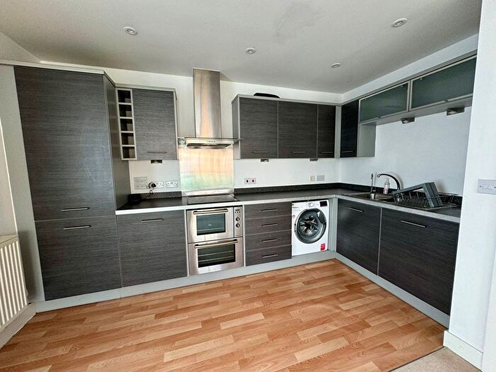 1 Bedroom Flat To Rent In Highbury Drive, Leatherhead, KT22