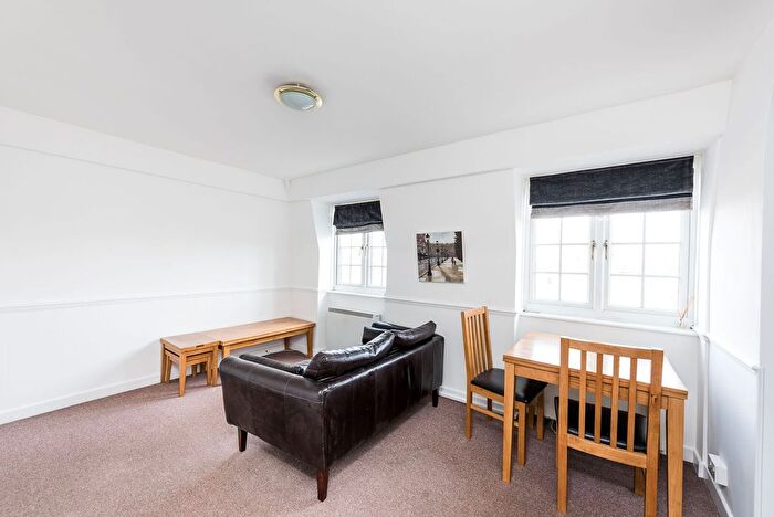 1 Bedroom Flat To Rent In Ebury Bridge Road, Victoria, London, SW1W
