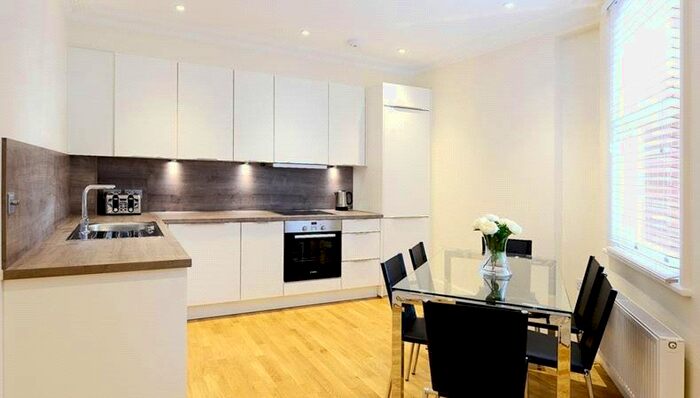 3 Bedroom Flat To Rent In Hamlet Gardens, Hammersmith, W6