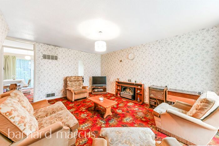 3 Bedroom Terraced House For Sale In Hoylake Gardens, Mitcham, CR4