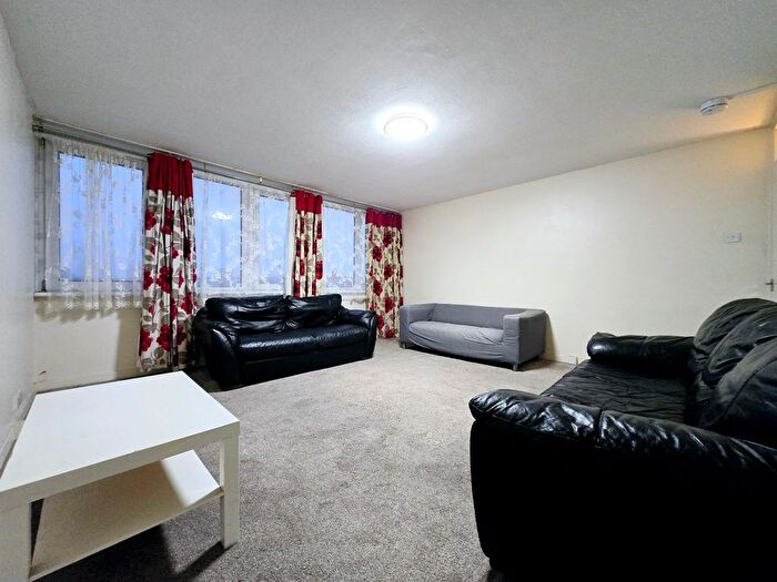 3 Bedroom Flat To Rent In Cam Court, Bibury Close, London, SE15