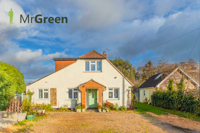 4 Bedroom Cottage For Sale In Ringwood Road, Sopley, BH23