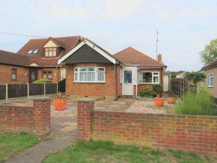 Houses for sale & to rent in SS5 4AS, Spa Road, Hockley Central Hockley