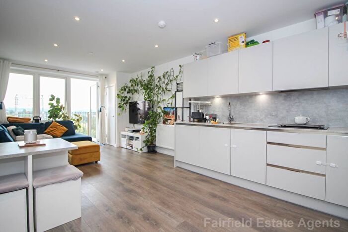 2 Bedroom Flat For Sale In Buxton House, Oxhey Drive, WD19